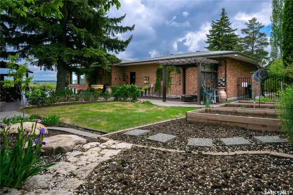 15 Quappelle Court Saskatoon SK S7K 1C2