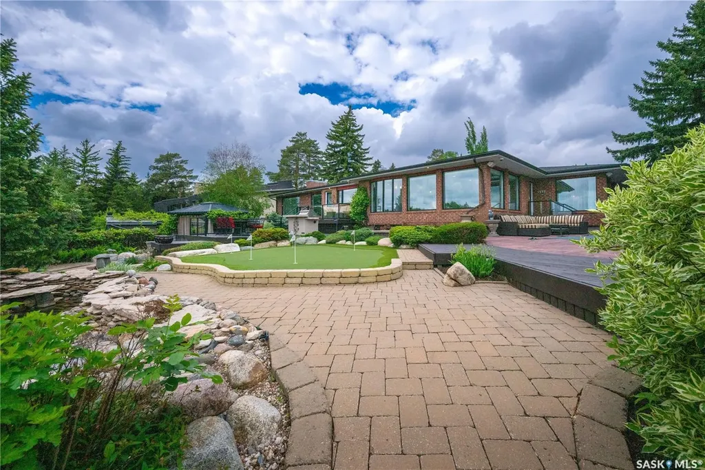 15 Quappelle Court Saskatoon SK S7K 1C2