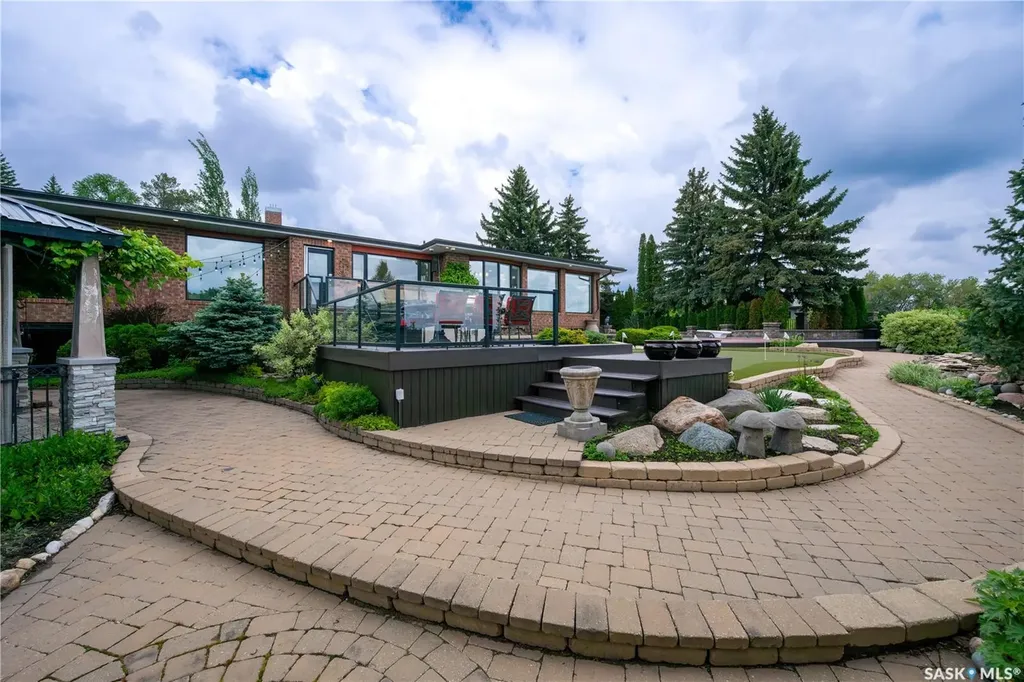 15 Quappelle Court Saskatoon SK S7K 1C2