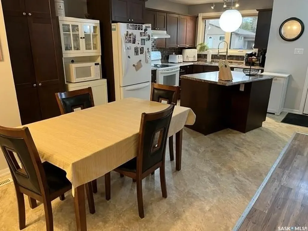 206 3rd Avenue W Canora SK S0A 0L0