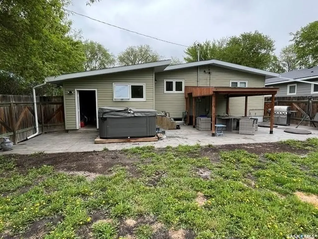 206 3rd Avenue W Canora SK S0A 0L0