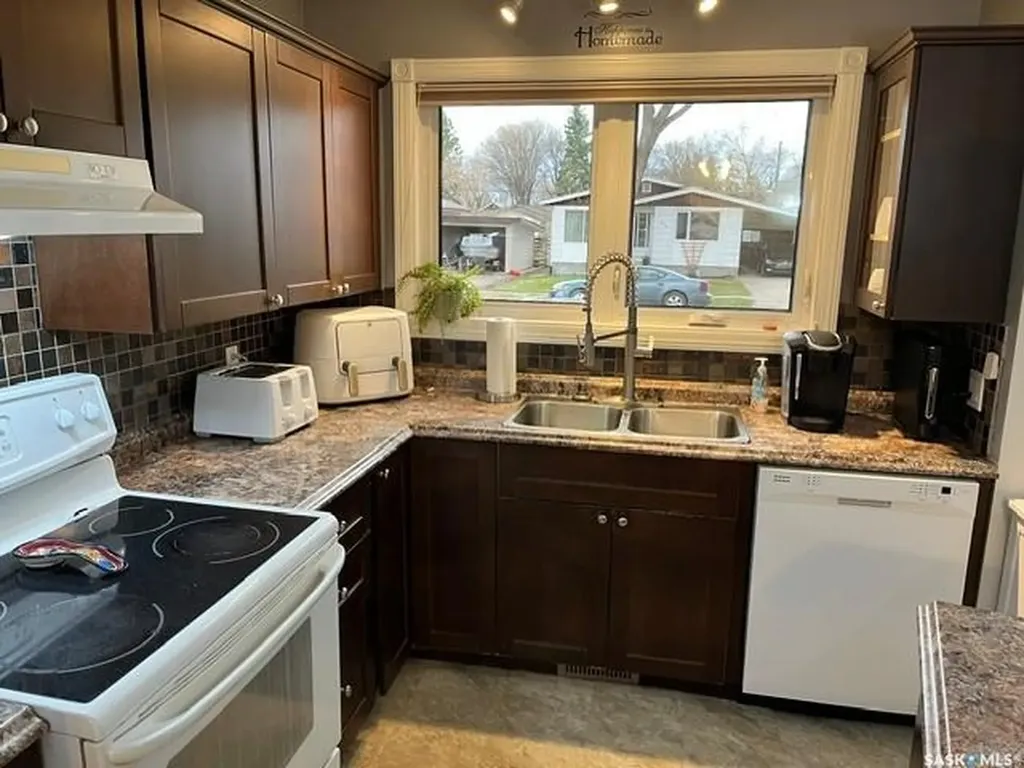 206 3rd Avenue W Canora SK S0A 0L0