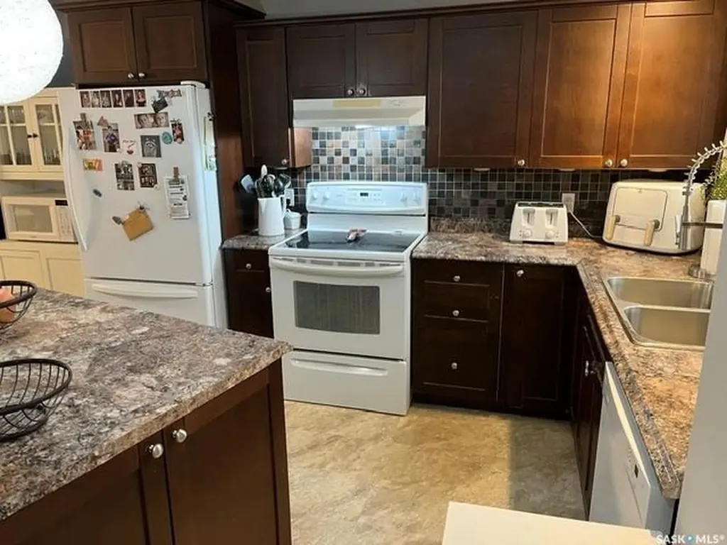 206 3rd Avenue W Canora SK S0A 0L0