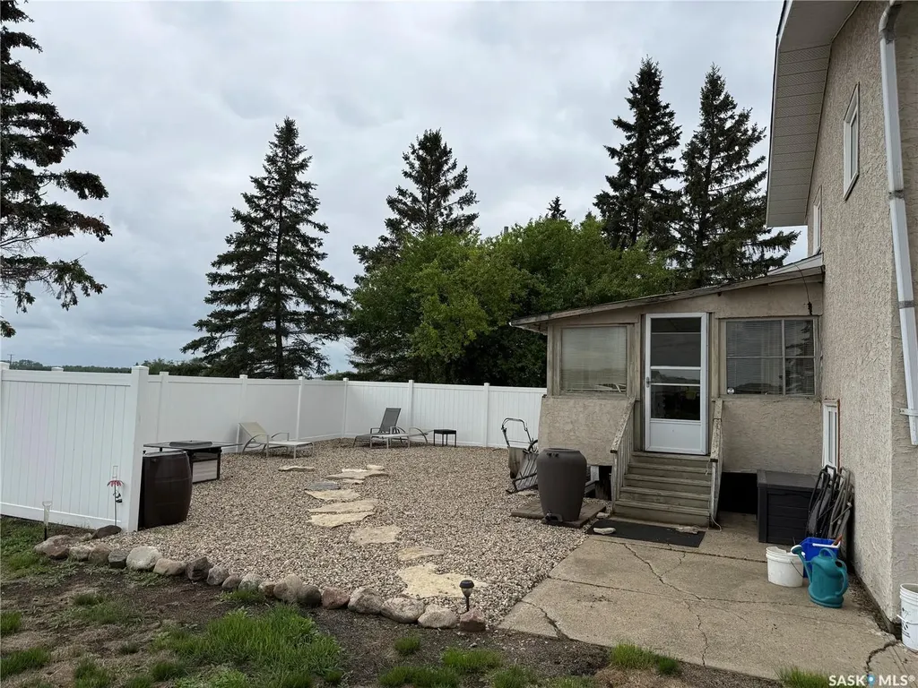 405 3rd Avenue S Leask SK S0J 1M0