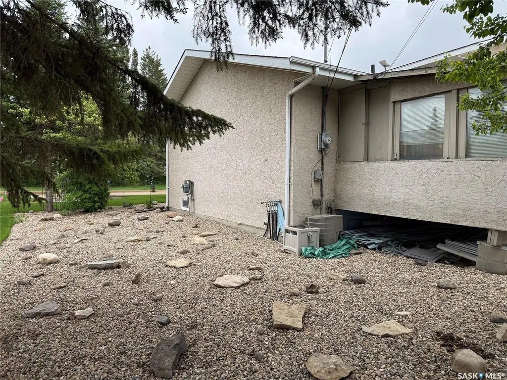405 3rd Avenue S Leask SK S0J 1M0