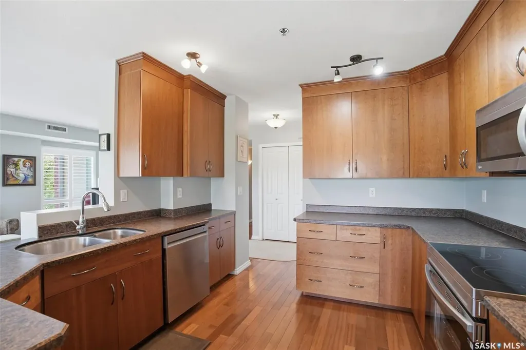 902 Spadina Crescent E Saskatoon SK S7K 0G8