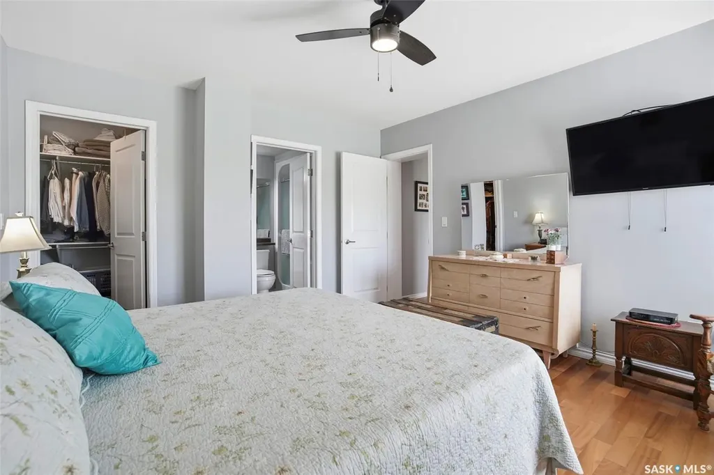 902 Spadina Crescent E Saskatoon SK S7K 0G8