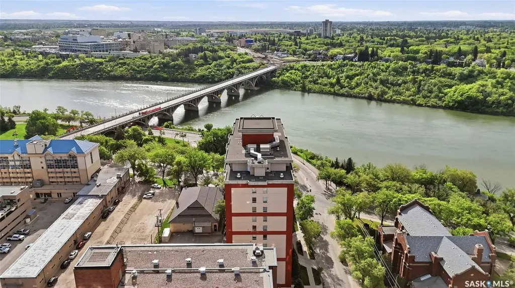 902 Spadina Crescent E Saskatoon SK S7K 0G8