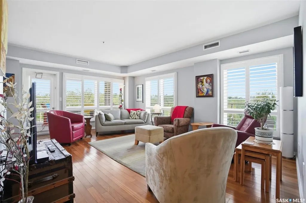 902 Spadina Crescent E Saskatoon SK S7K 0G8