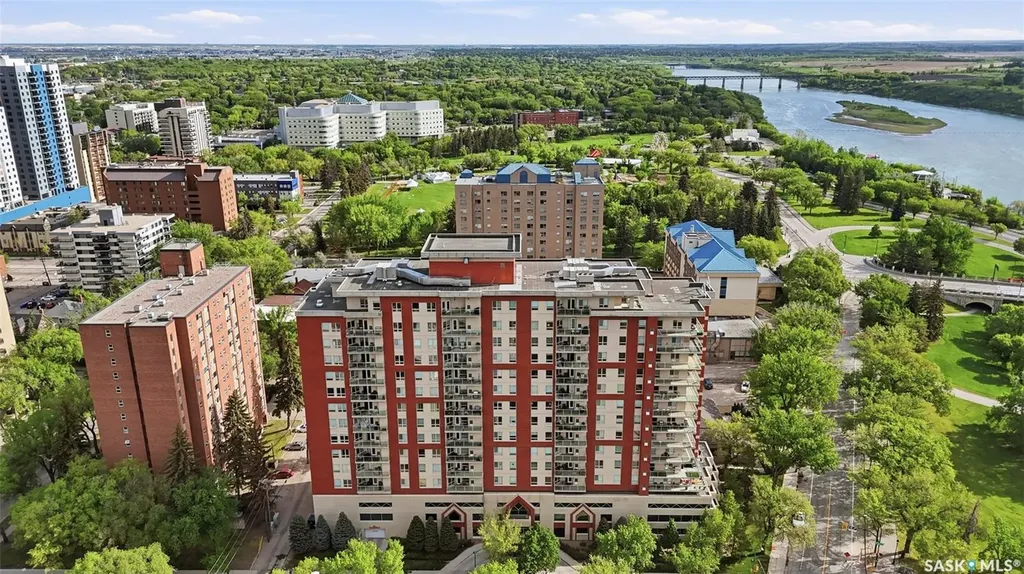 902 Spadina Crescent E Saskatoon SK S7K 0G8