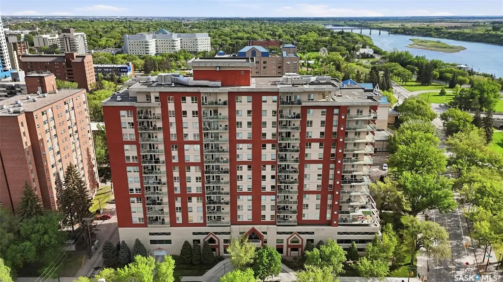 902 Spadina Crescent E Saskatoon SK S7K 0G8