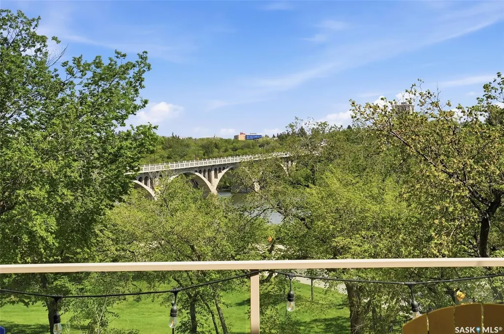 902 Spadina Crescent E Saskatoon SK S7K 0G8