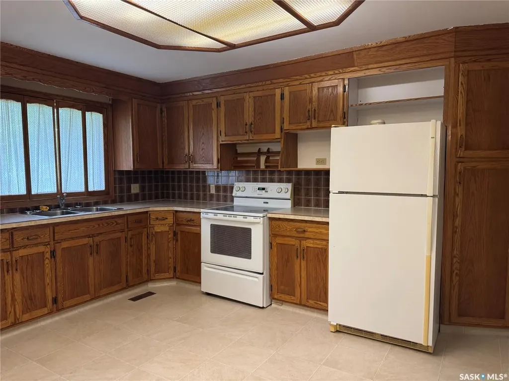307 5th Avenue W Assiniboia SK S0H 0B0
