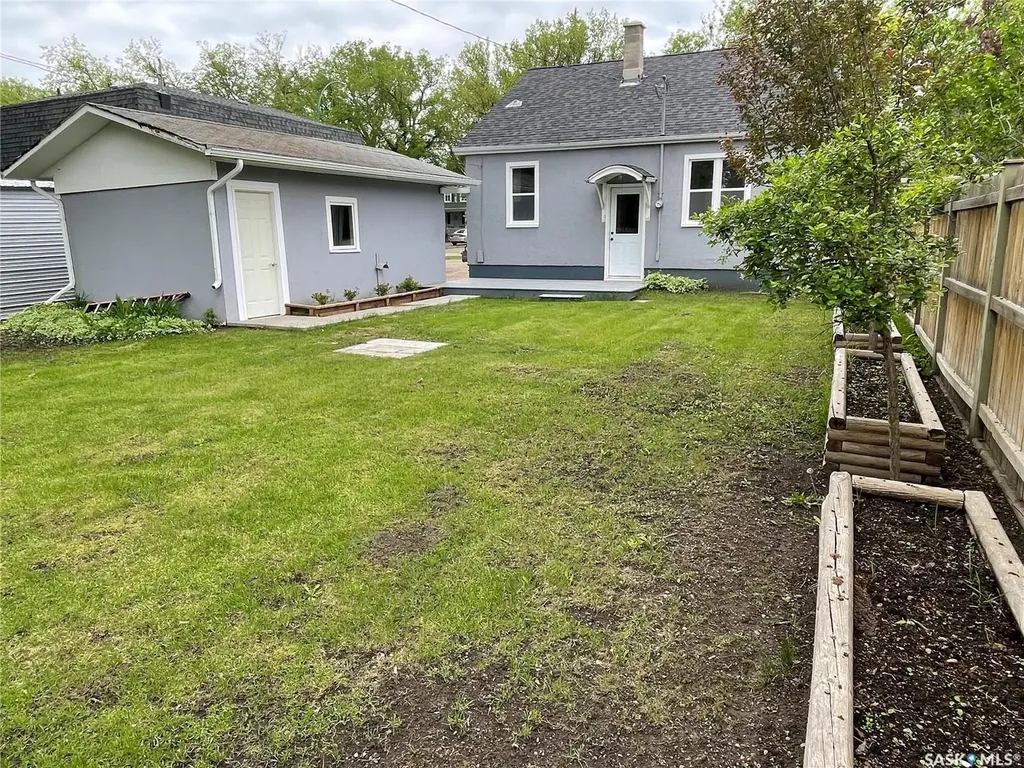 77 4th Avenue N Yorkton SK S3N 1A4
