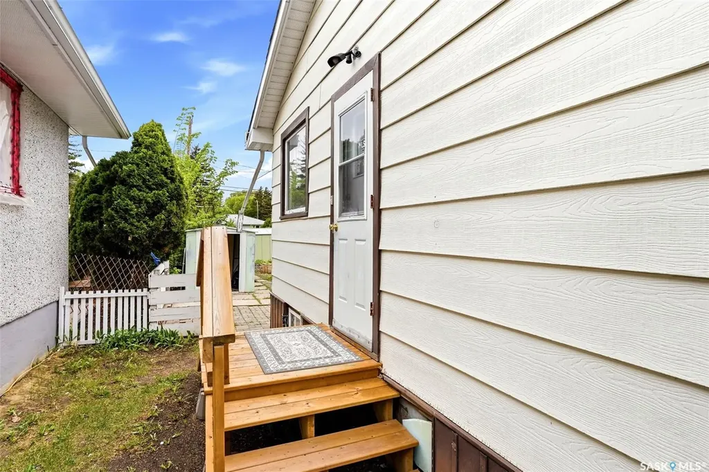 1420 Aberdeen Street Regina SK S4T 5K4