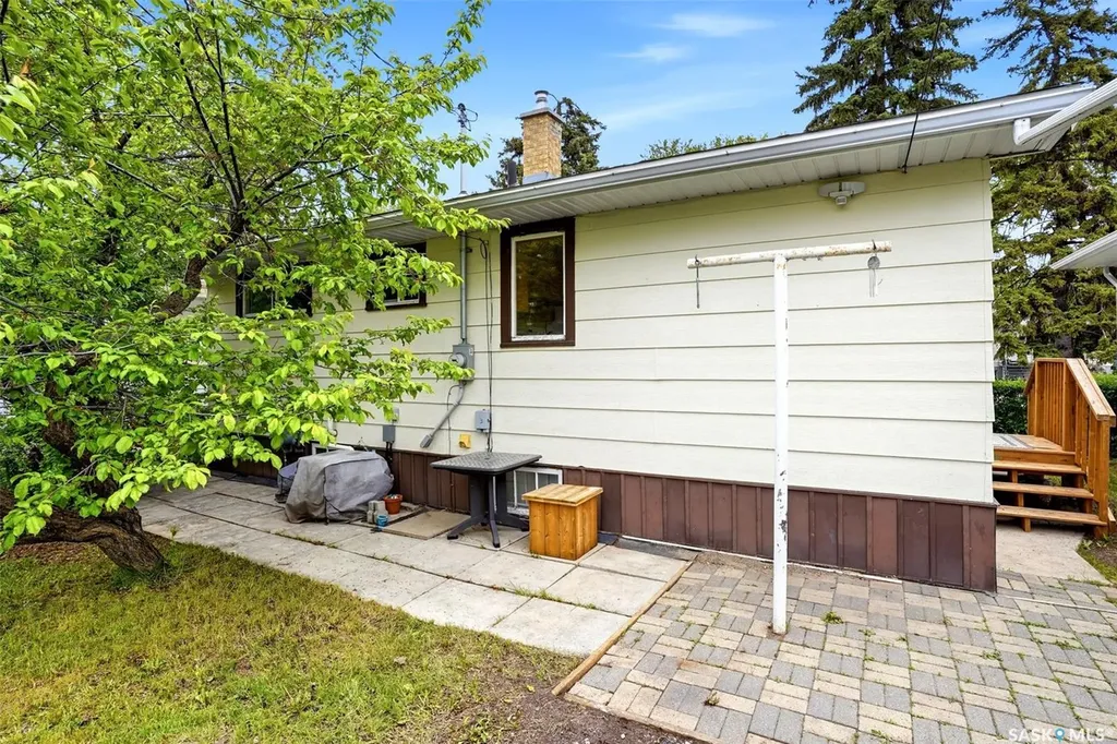 1420 Aberdeen Street Regina SK S4T 5K4