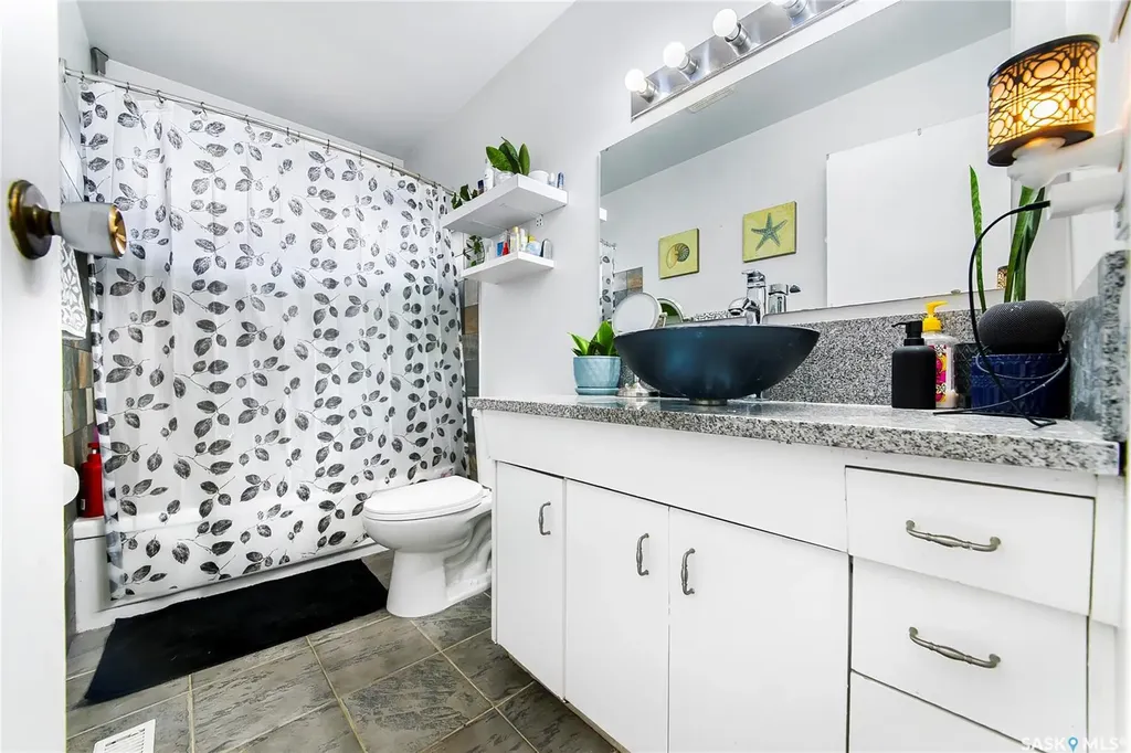1615 Vickies Avenue Saskatoon SK S7N 2P2