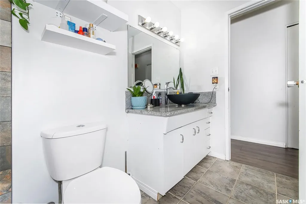 1615 Vickies Avenue Saskatoon SK S7N 2P2