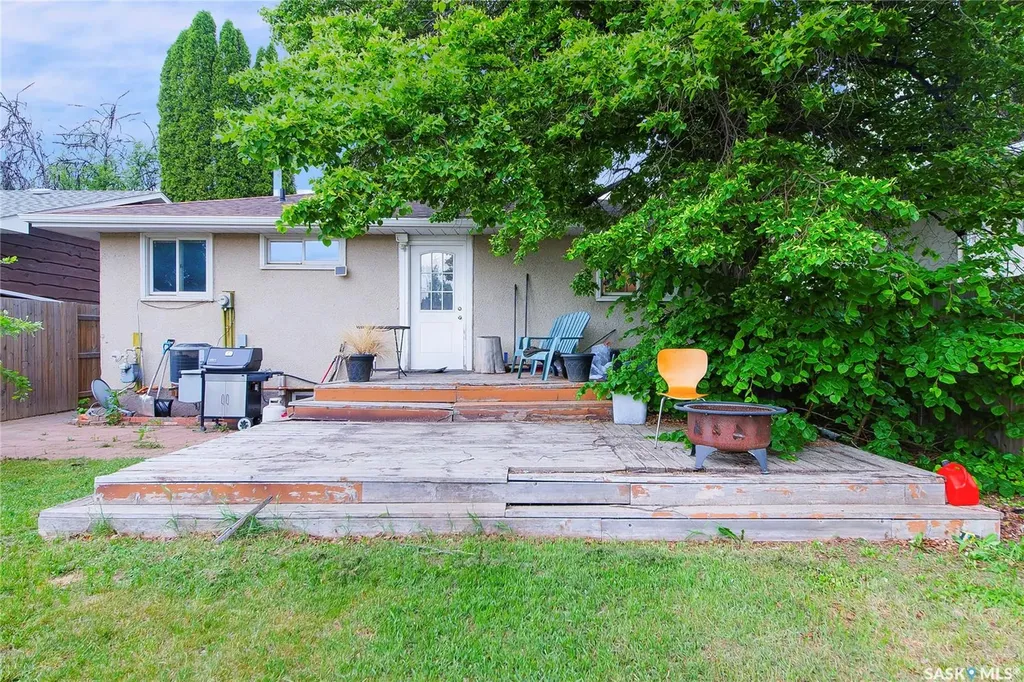 1615 Vickies Avenue Saskatoon SK S7N 2P2