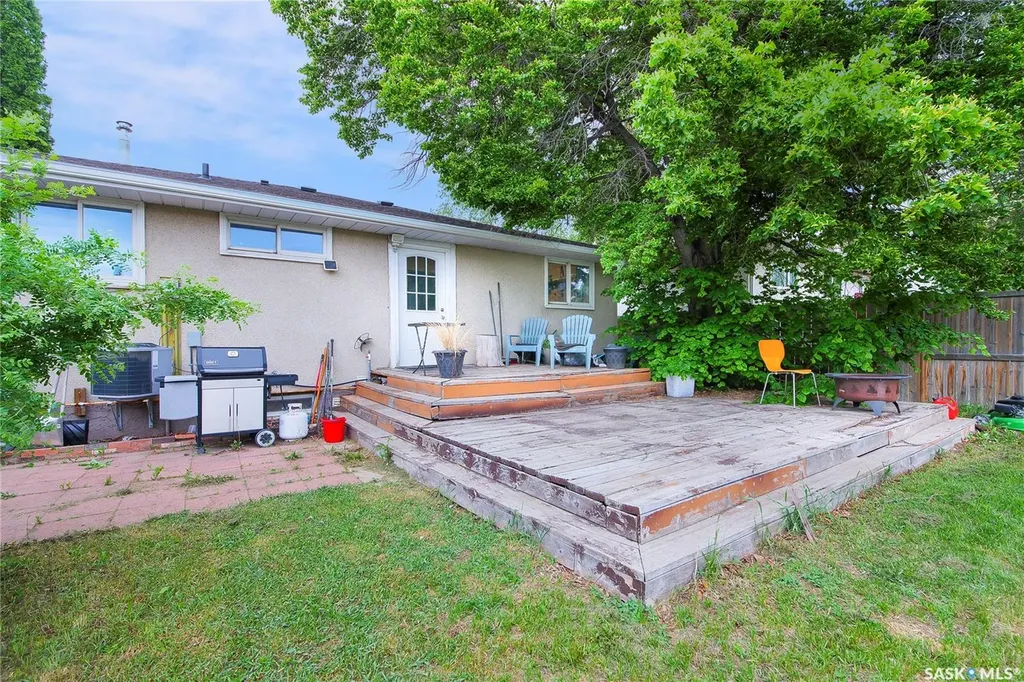 1615 Vickies Avenue Saskatoon SK S7N 2P2