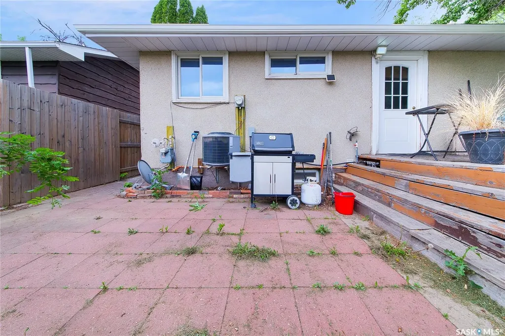 1615 Vickies Avenue Saskatoon SK S7N 2P2