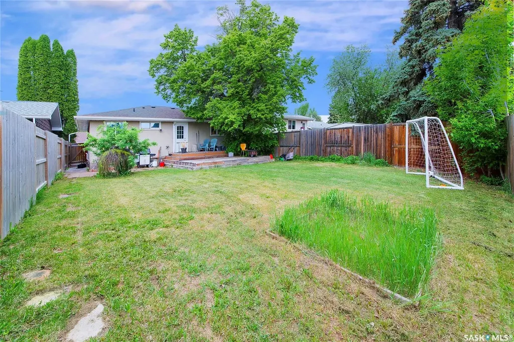 1615 Vickies Avenue Saskatoon SK S7N 2P2