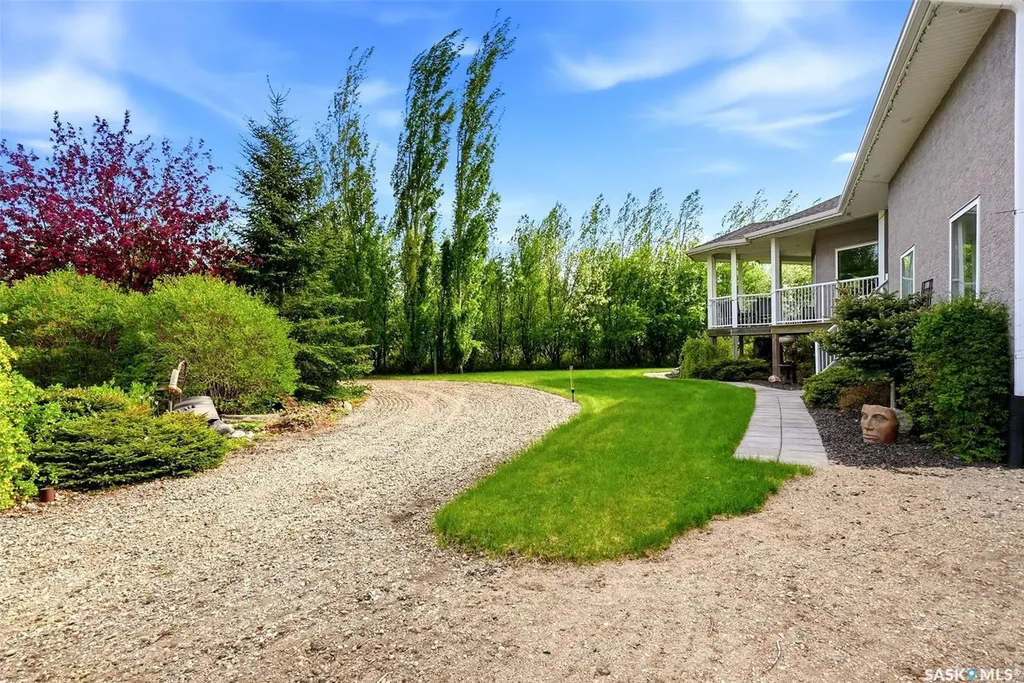 24 Bardel Crescent Pilot Butte SK S0G 3Z0