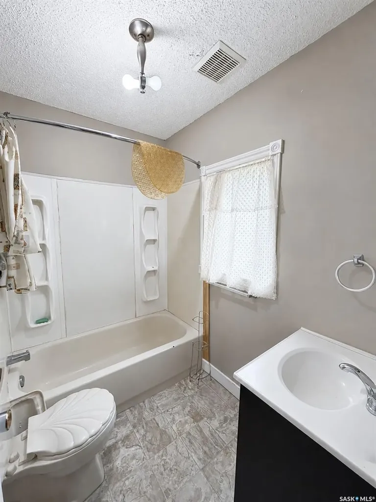 415 8th Street E Prince Albert SK S6V 0V8