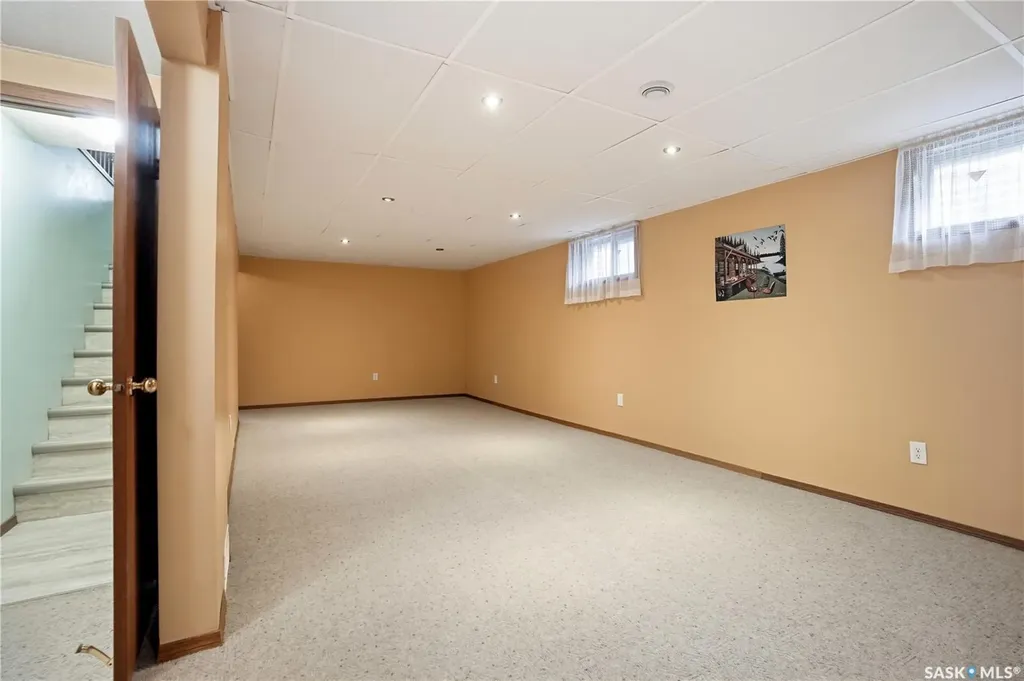3344 Woodhams Drive Regina SK S4V 2R1