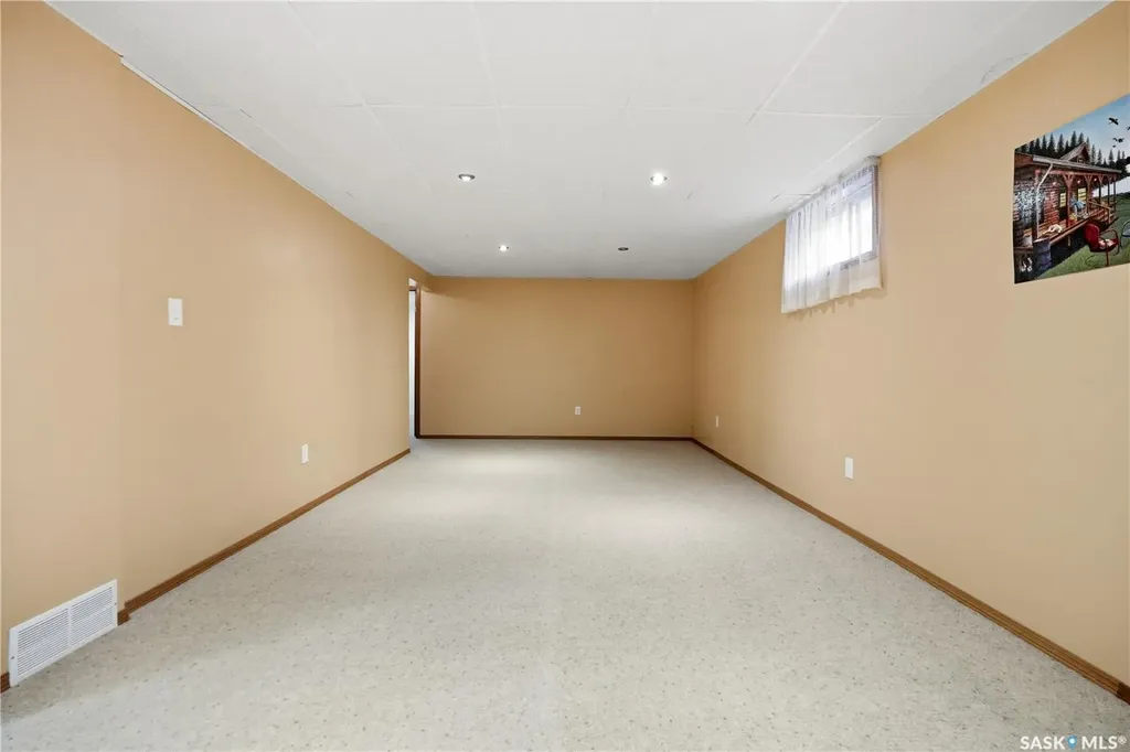 3344 Woodhams Drive Regina SK S4V 2R1