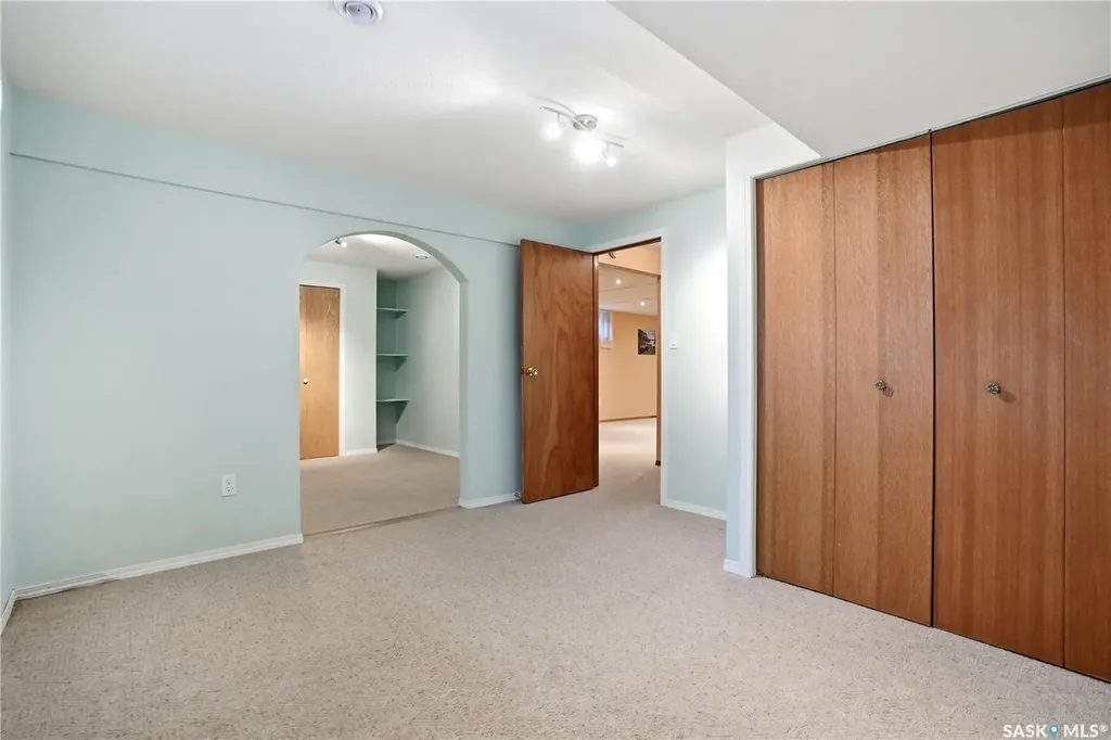 3344 Woodhams Drive Regina SK S4V 2R1