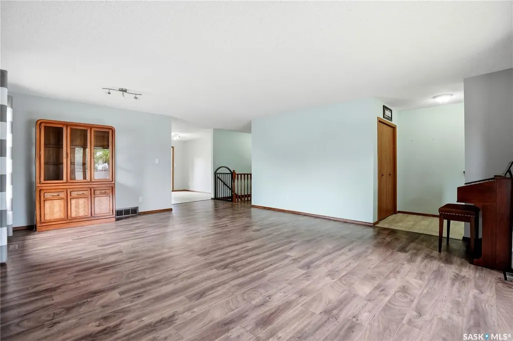 3344 Woodhams Drive Regina SK S4V 2R1