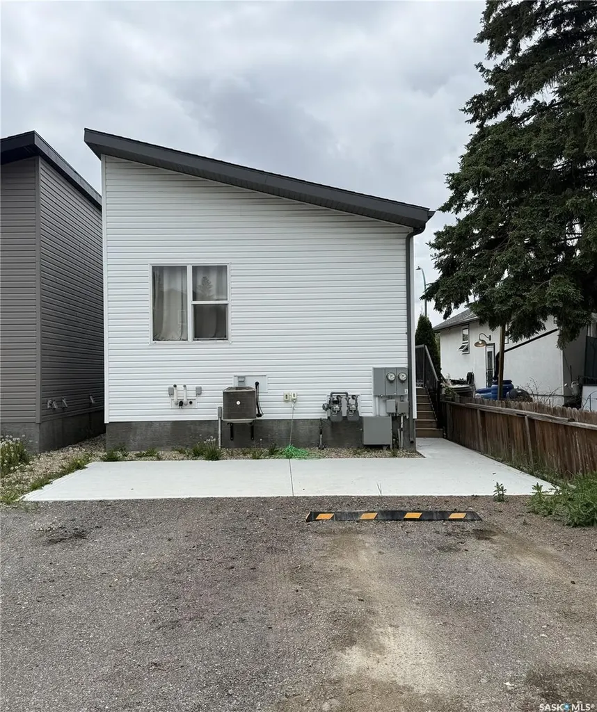 1841 Connaught Street Regina SK S4T 4T4