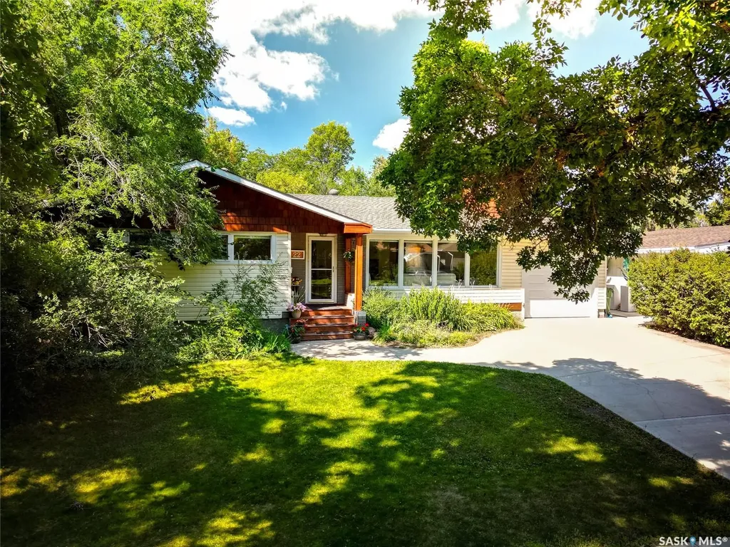 22 Calder Crescent Regina SK S4S 4A6