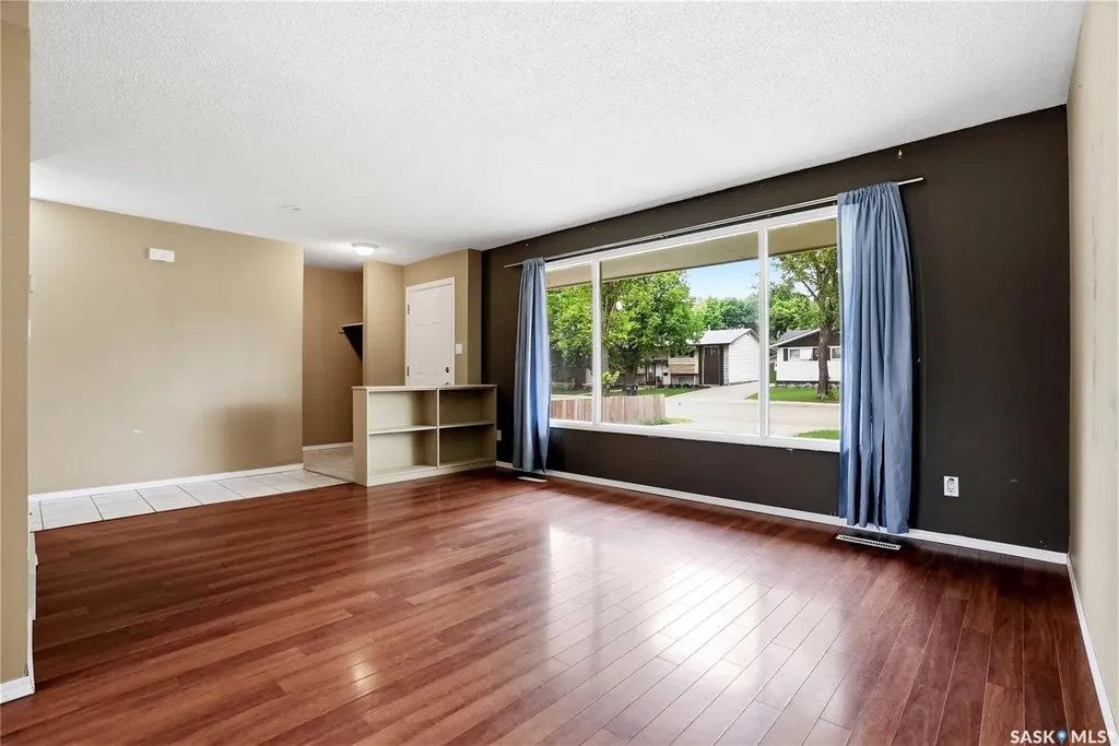 68 Carleton Drive Saskatoon SK S7H 3N6