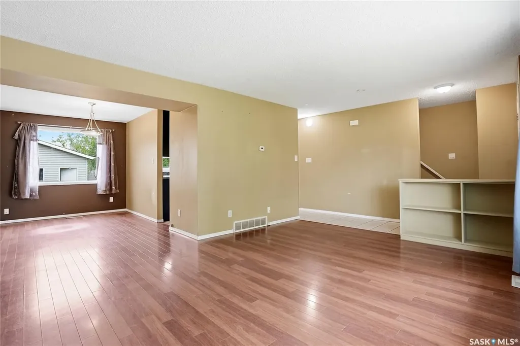 68 Carleton Drive Saskatoon SK S7H 3N6