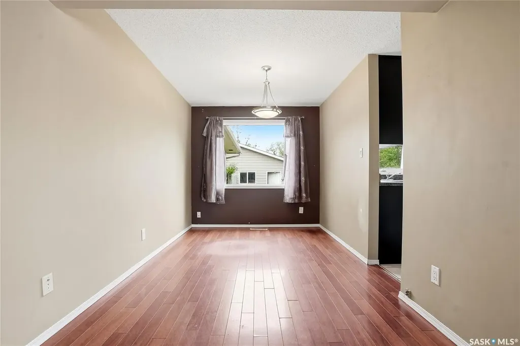 68 Carleton Drive Saskatoon SK S7H 3N6