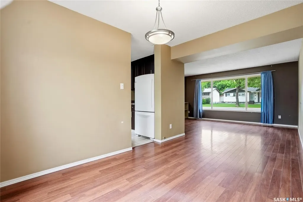 68 Carleton Drive Saskatoon SK S7H 3N6