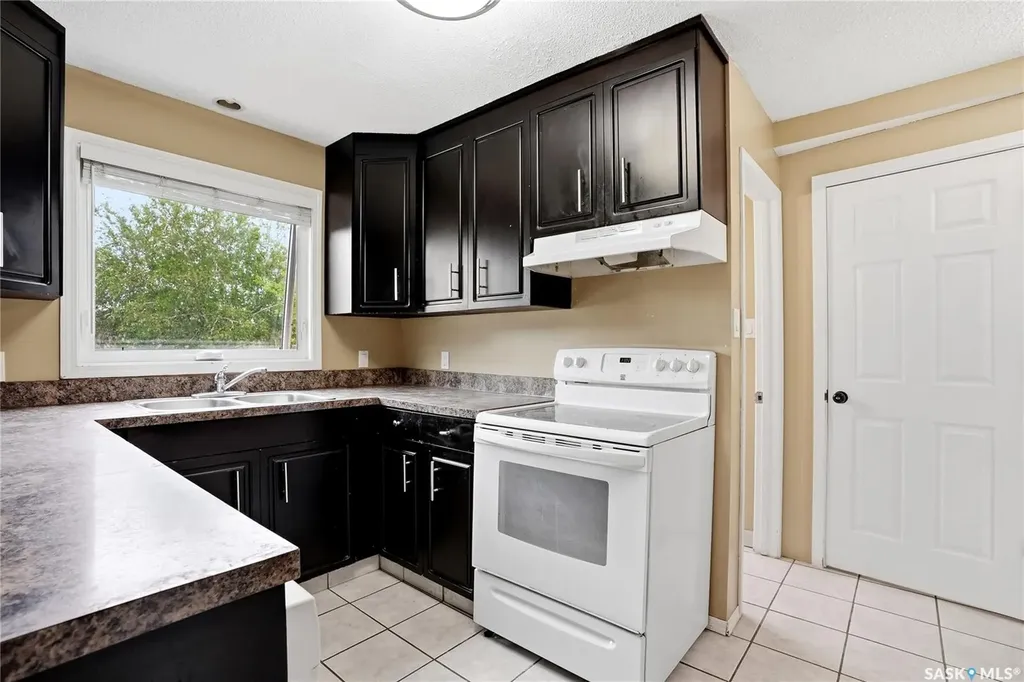 68 Carleton Drive Saskatoon SK S7H 3N6
