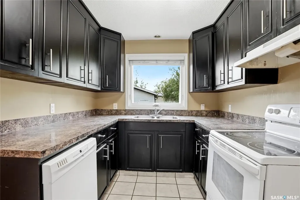 68 Carleton Drive Saskatoon SK S7H 3N6
