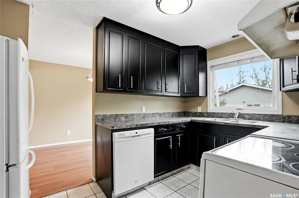 68 Carleton Drive Saskatoon SK S7H 3N6