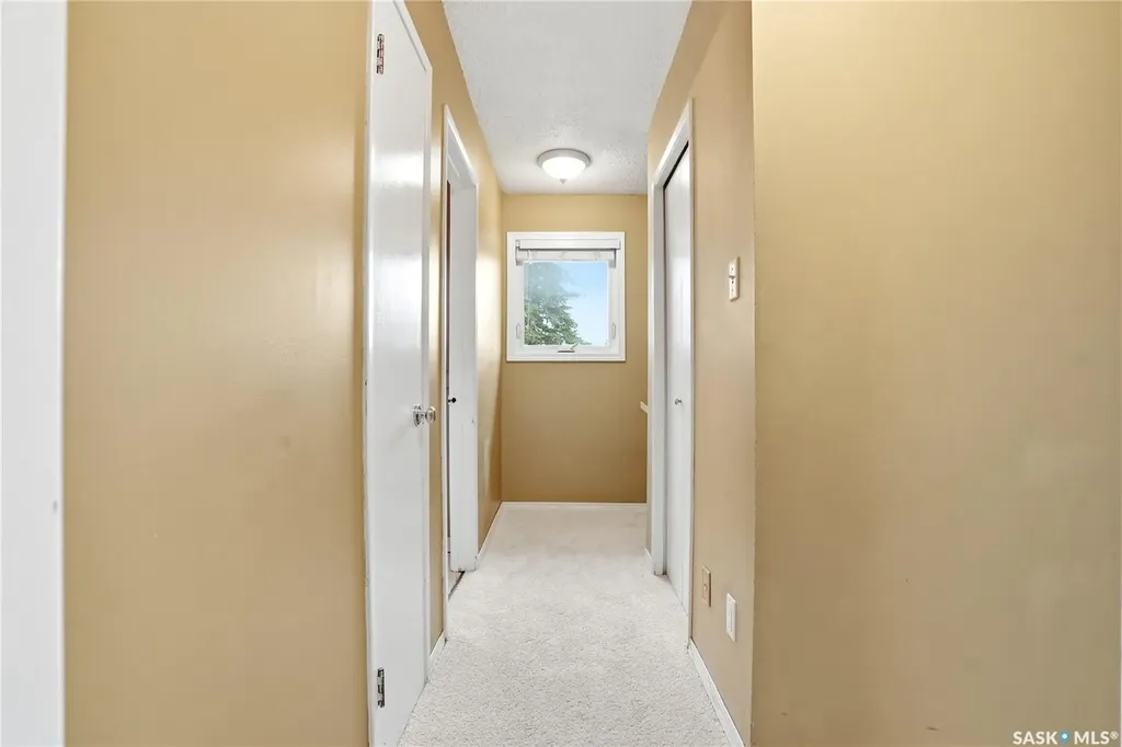 68 Carleton Drive Saskatoon SK S7H 3N6