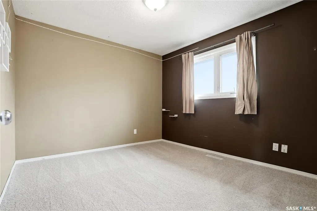 68 Carleton Drive Saskatoon SK S7H 3N6