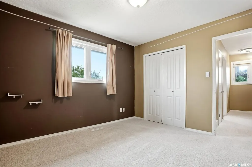 68 Carleton Drive Saskatoon SK S7H 3N6