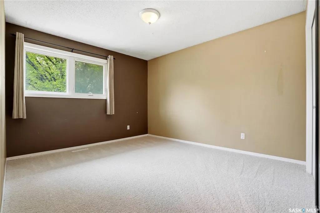 68 Carleton Drive Saskatoon SK S7H 3N6