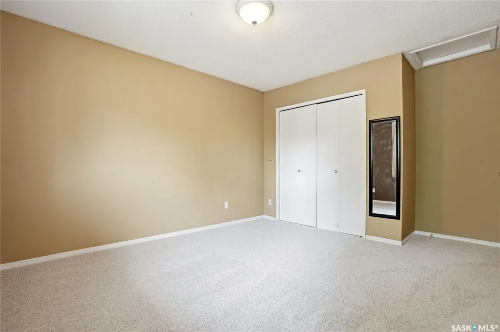 68 Carleton Drive Saskatoon SK S7H 3N6