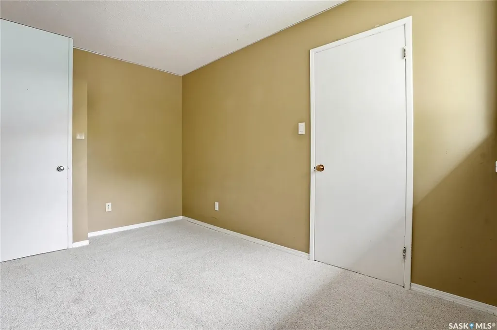 68 Carleton Drive Saskatoon SK S7H 3N6