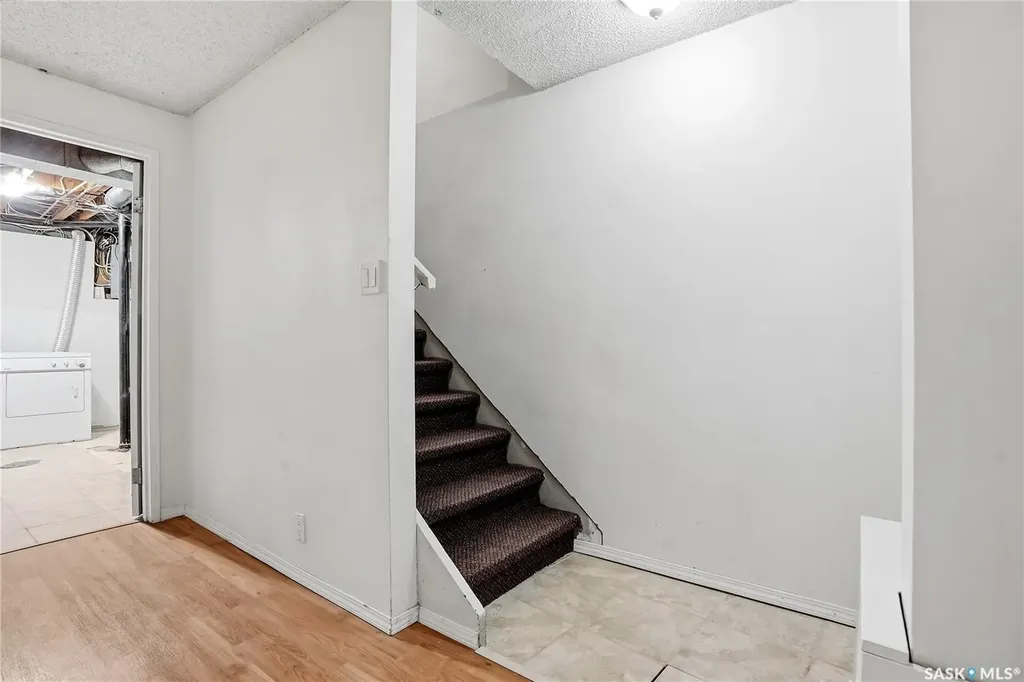 68 Carleton Drive Saskatoon SK S7H 3N6