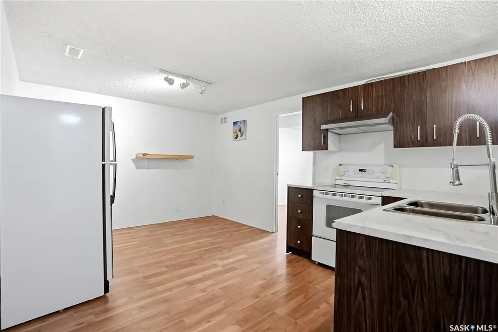 68 Carleton Drive Saskatoon SK S7H 3N6