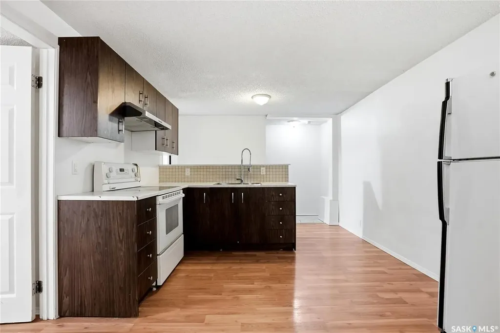 68 Carleton Drive Saskatoon SK S7H 3N6